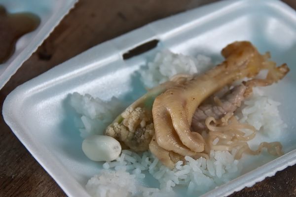 Chicken's feet • A tasty meal