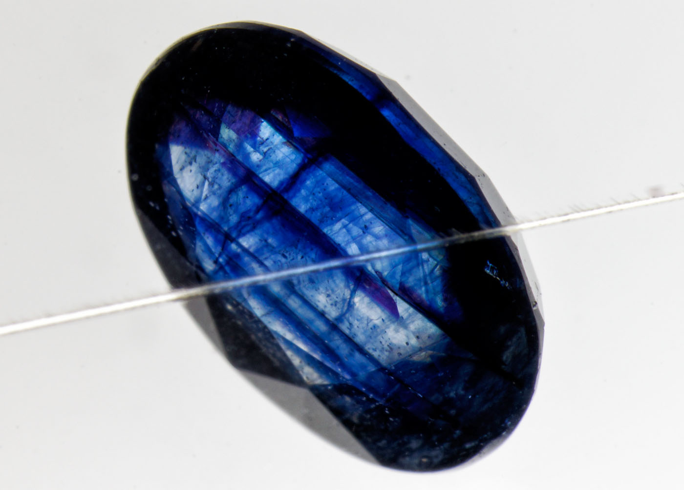 Figure 4. Testing with a London dichroscope revealed no pleochroism when inclined to the c-axis, as shown in the photo above. Natural, heat-treated, Ti-diffusion treated and synthetic sapphires will show obvious pleochroism in stones with this depth of color. (Photo: Lotus Gemology's Wimon Manorotkul).