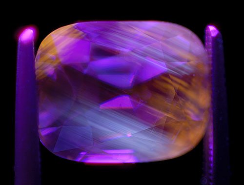 Zoned orange fluorescence in an unheated Madagascar sapphire