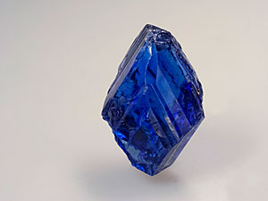 Pleochroism in tanzanite Tanzanite crystal