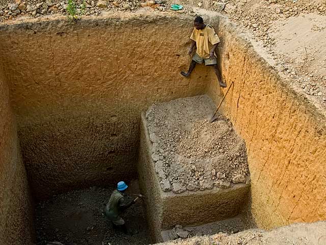 Mining sapphire at Ngembambili Amanimakoro, Songea. Lotus Gemology.
