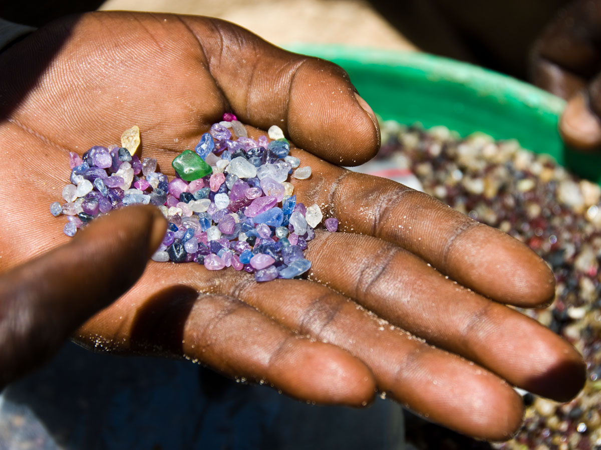 Tunduru sapphires (along with a green garnet) from the Ruvuma river that forms the border between Tanzania and Mozambique. Lotus Gemology.