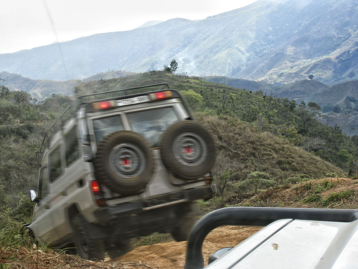 The road from Mahenge to the Ipanko spinel mines. Lotus Gemology.