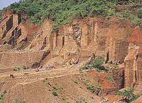 Figure 7. Mining of the Uru conglomerate is done in step-like claims approximately 5 m wide that were originally separated by thin "walls." Photo © Olivier Galibert.