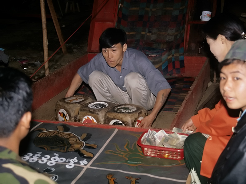 At Makapin a miniature Las Vegas (albeit with a wicked Macau twist) sets up every evening. Like mining towns around the world, gambling and sex are the preferred pastimes